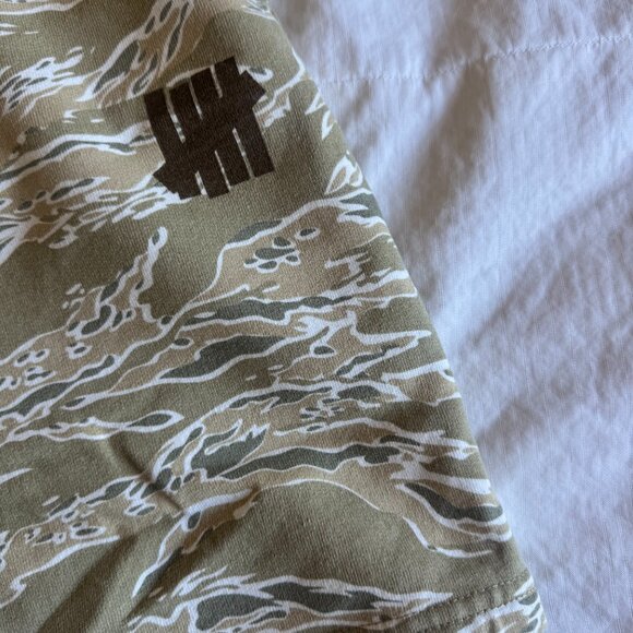 UNDEFEATED Camo Shorts - Size M - Like New! - Picture 2 of 6